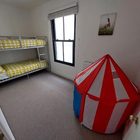 Large Newly Refurbished House Close To Harbour Bristol Bagian luar foto